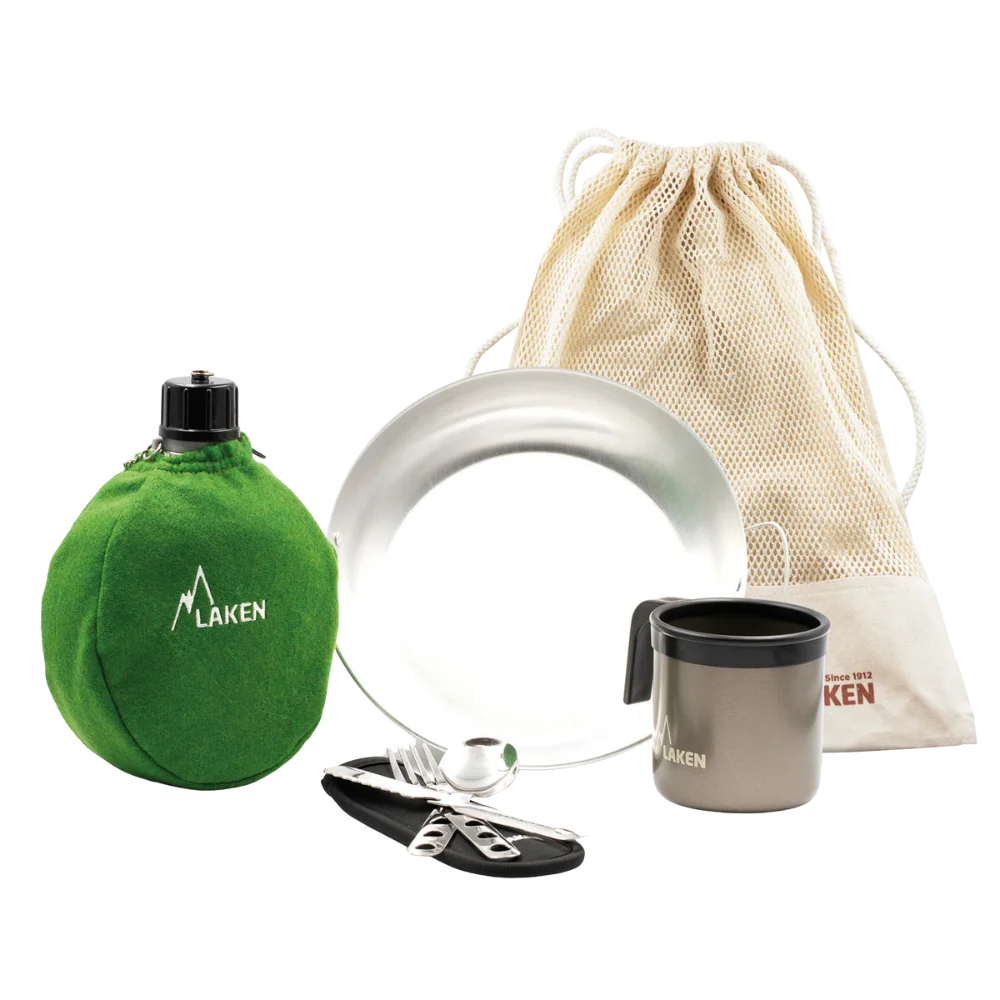 Set de Campement III – Gourde classique Verte 1L, Assiette, Tasse, Couverts et Sac